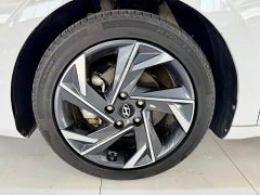Hyundai Elantra 1.5L CVT Luxury - ფოტო 13