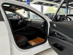Hyundai Elantra 1.5L CVT Luxury - ფოტო 14
