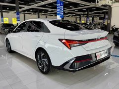 Hyundai Elantra 1.5L CVT Luxury - ფოტო 9
