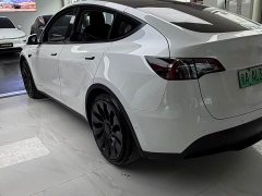 Tesla Model Y Performance All-Wheel Drive - ფოტო 4