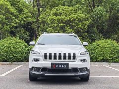 Jeep Liberty Light 2020 2.0L FWD Classic Sport Edition - ფოტო 2