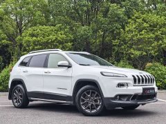 Jeep Liberty Light 2020 2.0L FWD Classic Sport Edition - ფოტო 3