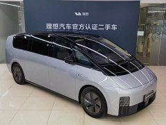 Li Auto MEGA Home Family Edition - ფოტო 3