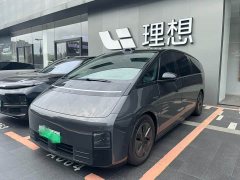 Li Auto Li Xiang MEGA Ultra - ფოტო 1