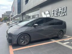 Li Auto Li Xiang MEGA Ultra - ფოტო 2