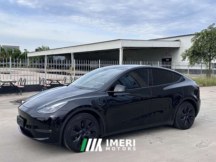 Tesla Model Y Long Range All-Wheel Drive