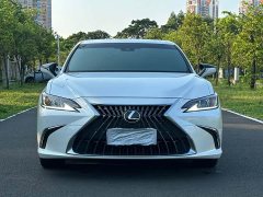 Lexus ES 200 Excellence Edition - ფოტო 2