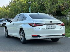 Lexus ES 200 Excellence Edition - ფოტო 4