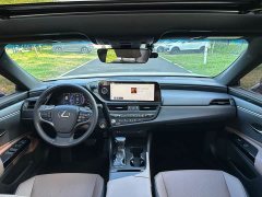Lexus ES 200 Excellence Edition - ფოტო 9