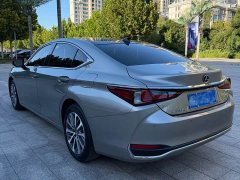 Lexus ES 200 Luxury - ფოტო 4