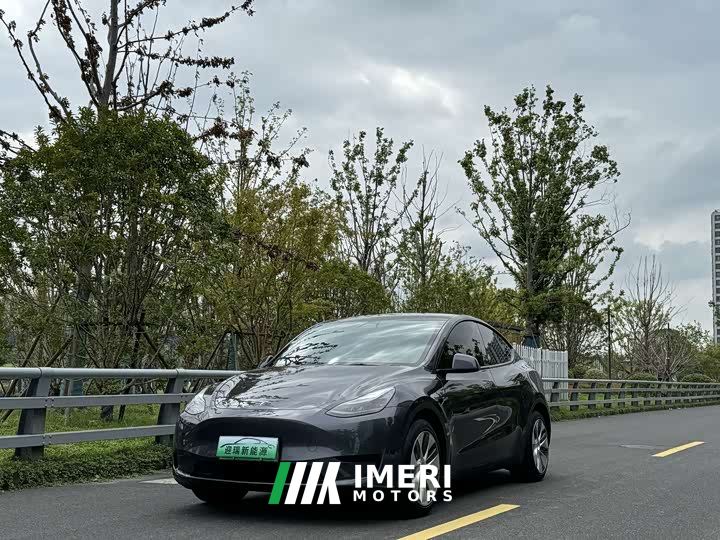 Tesla Model Y Facelift Rear-Wheel Drive