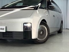 Li Auto Li Xiang MEGA Ultra - ფოტო 2
