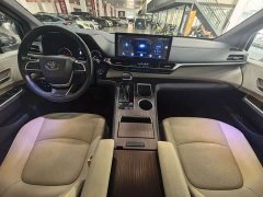 Toyota Sienna 2021 2.5L Hybrid Luxury - ფოტო 12