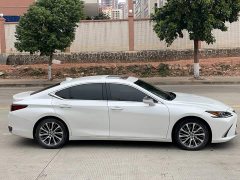 Lexus ES 300h Premium Edition - ფოტო 14