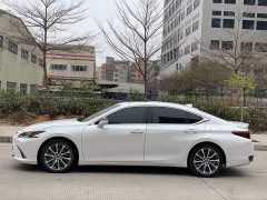 Lexus ES 300h Premium Edition - ფოტო 16