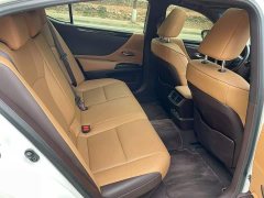 Lexus ES 300h Premium Edition - ფოტო 6
