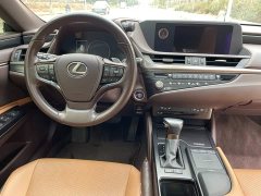 Lexus ES 300h Premium Edition - ფოტო 9