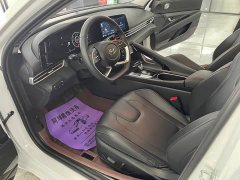Hyundai Elantra 2022 1.5L CVT Luxury - ფოტო 4