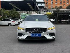 Volvo S60 2022 B4 Smart Luxury Edition - ფოტო 2