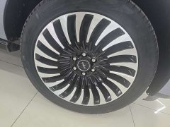 Lincoln Navigator 2020 Presidential Series 3.5T - ფოტო 10
