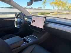 Tesla Model Y Standard Range RWD - ფოტო 18