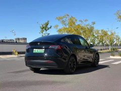 Tesla Model Y Standard Range RWD - ფოტო 19
