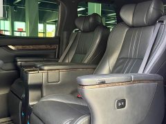 Toyota Vellfire Crown Hybrid 2.5L HV Luxury Edition - ფოტო 6