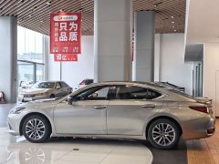 Lexus ES 2022 300h Premium Edition - ფოტო 11