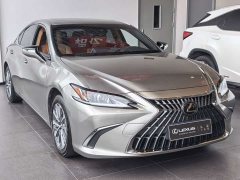 Lexus ES 200 Excellence Edition - ფოტო 3