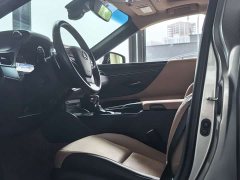 Lexus ES 200 Excellence Edition - ფოტო 9