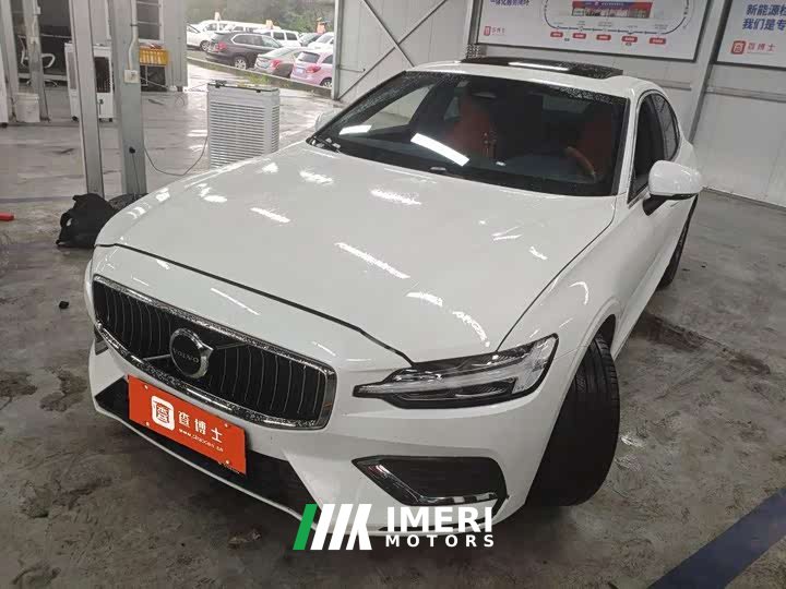 Volvo S60 B4 Smart Luxury Edition - ავტომობილი ჩინეთიდან