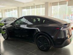 Tesla Model Y Rear-Wheel Drive - ფოტო 4