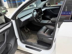 Tesla Model Y Rear-Wheel Drive - ფოტო 4