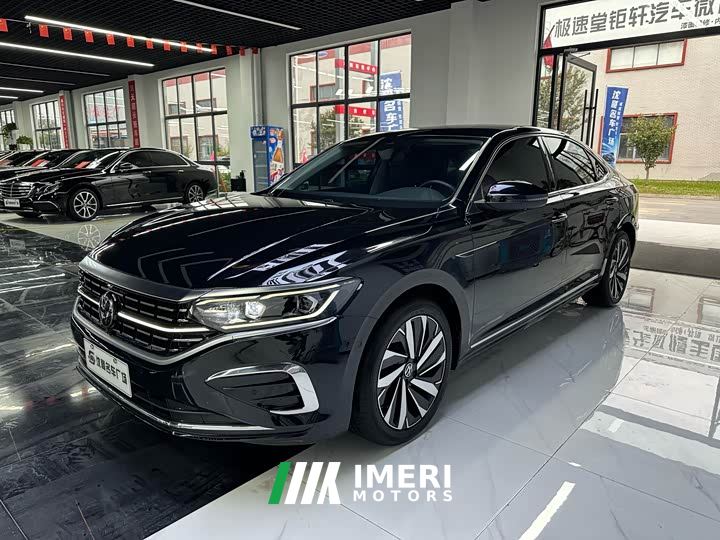 Volkswagen Passat 380TSI Luxury
