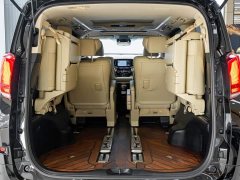 Toyota Alphard 2021 Hybrid 2.5L Luxury - ფოტო 12