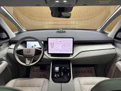 Volvo EM90 2025 Ultra Six-Seater - ფოტო 10