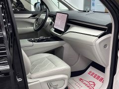 Volvo EM90 2025 Ultra Six-Seater - ფოტო 13
