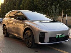 Li Auto i8 2025 Standard Edition - ფოტო 3
