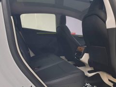 Tesla Model Y Rear-Wheel Drive - ფოტო 17