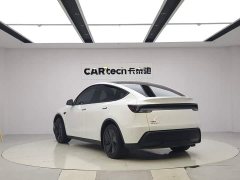 Tesla Model Y Rear-Wheel Drive - ფოტო 3