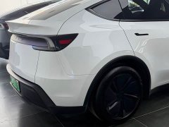 Tesla Model Y Rear-Wheel Drive - ფოტო 4