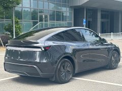 Tesla Model Y Rear-Wheel Drive - ფოტო 17