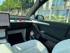 Tesla Model Y Standard Range RWD - ფოტო 15