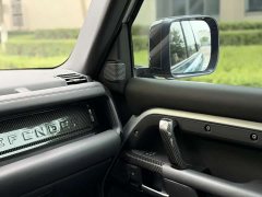 Land Rover Defender 110 P400 Dark Edition - ფოტო 13