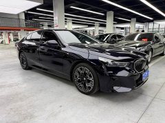 BMW 5 Series 530Li Luxury M Sport Package - ფოტო 3