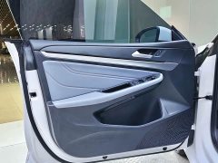 Volkswagen Lingdu L 280TSI DSG Dazzling Red Edition - ფოტო 12