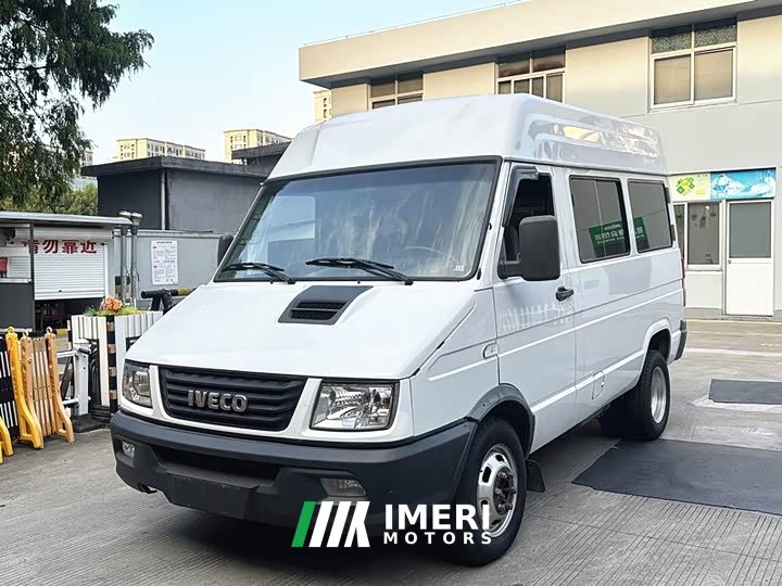 IVECO Daily 2.5T A35 Passenger Van Dual Rear Wheels Medium Roof 5-9 Seater National VI