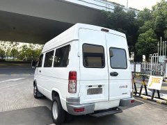 IVECO Daily 2020 2.5T A35 Passenger Van Dual Rear Wheels Medium Roof 5-9 Seater National VI - photo 4