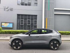 Volvo EX30 2025 Rear-Wheel Drive Extended Range Ultra - ფოტო 4