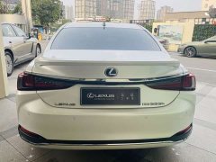 Lexus ES 300h Premium Edition - ფოტო 3